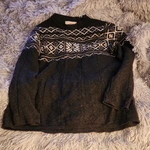 Elegant Black and White Patterned Crew Neck Sweater